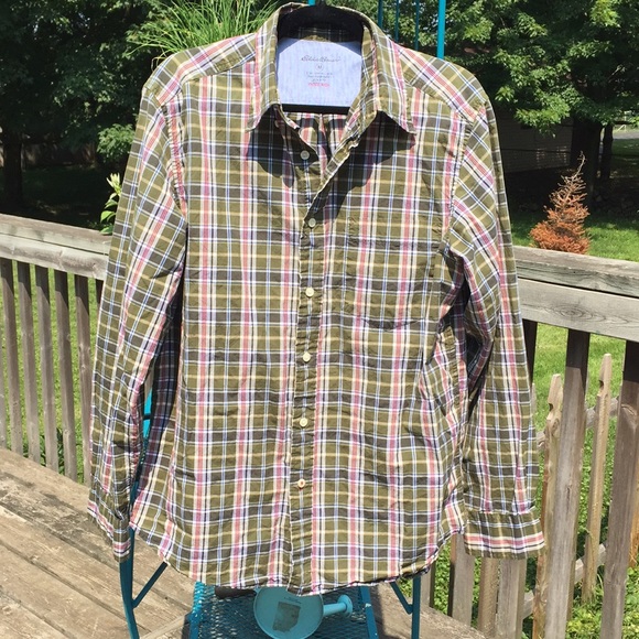 Eddie Bauer size M button down - Picture 2 of 4